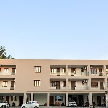 Guru Sadan A Luxe Stay Ayodhya Zewnętrze zdjęcie