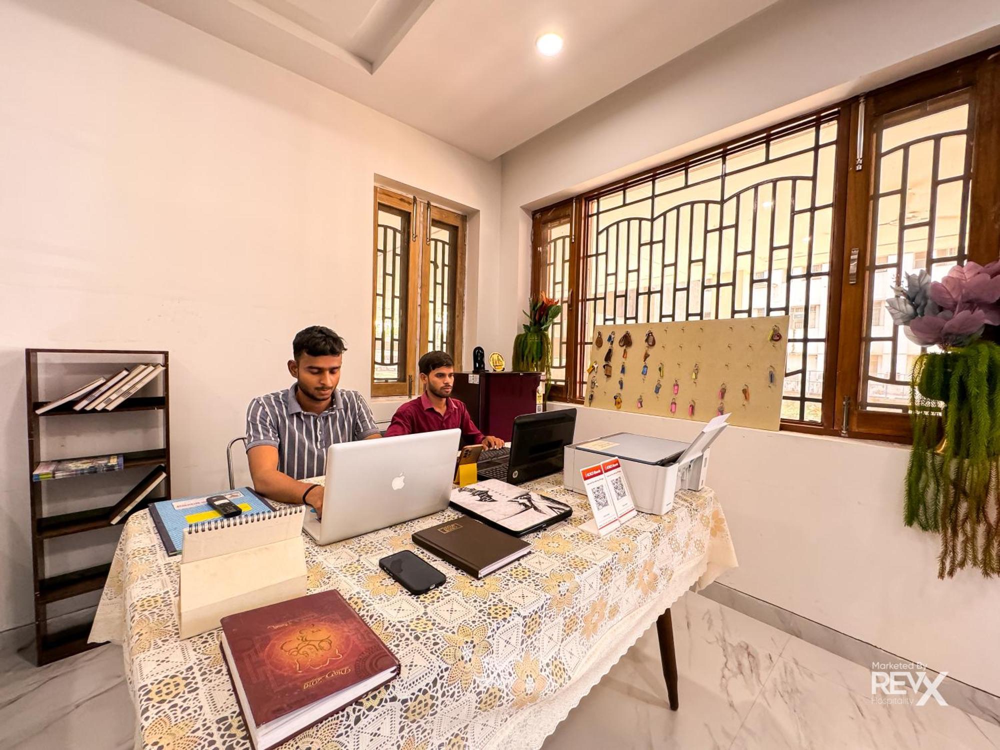 Guru Sadan A Luxe Stay Ayodhya Zewnętrze zdjęcie